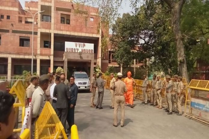 बिजनौर की बल्ले-बल्ले वीवीआईपी गेस्ट हाउस में CM योगी से मिले स्वामी ओमवेश जी good news for Bijnor SWAMI OMVESH ji meet with CM Yogi at VVIP guest house