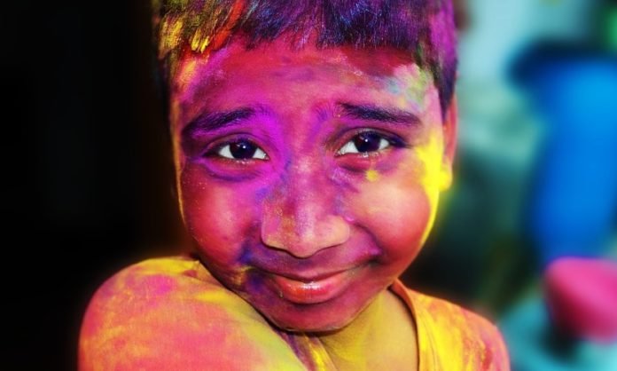 होली के रंगों से बचने और हटाने के उपाय Measures to avoid and remove Holi colors