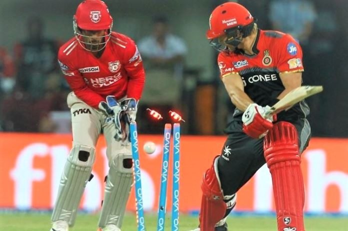 Shane Watson gives knee to the front of Akshar Patel