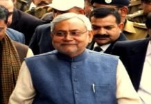 #मोदीभक्त_नीतीश: नितीश को एक ओर मिला भाजपा का साथ तो दूसरी ओर पब्लिक की लात Nitish Kumar