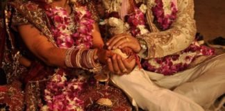 viswash vaivahik jeevan ki neev hoti hai