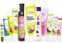 एक और धर्मगुरु खोलेंगे अपना रिटेल स्टोर Sri Sri Ravi Shankar's Ayurveda Products
