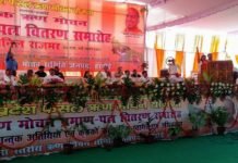 ऋणी मोचन योजना के तहत बांटे गये किसानो को प्रमाण पत्र indebted to
