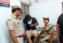 इन फोटो में नजर आता हैं, चोर और पुलिस का याराना Chor and Police Yarana