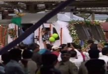 भरूच में PM मोदी ने अंत्योदय एक्सप्रेस को दिखाई हरी झंडी मोदी ने अंत्योदय एक्सप्रेस को दिखाई हरी झंडी