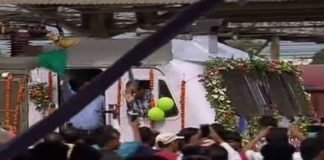 मोदी ने अंत्योदय एक्सप्रेस को दिखाई हरी झंडी