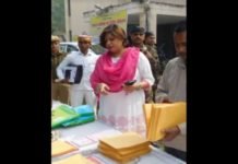 अधिकारी बिना डर और भय निर्भीक होकर करें मतदान: जिला निर्वाचन अधिकारी DM Subhra Saxena