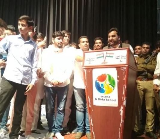 Hanuman Beniwal IN Student Mahapanchayt Bikaner