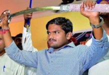 पाटीदार नेताओं द्वारा 30 से 35 सीटों पर अपने उम्मीदवार खड़े करने को लेकर, कांग्रेस और पाटीदारों की बिगड़ी बात Hardik Patel