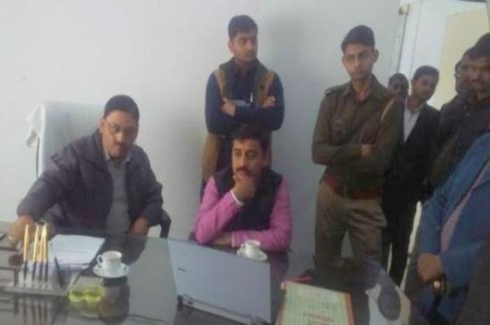 बिलग्राम मल्लावाँ से भाजपा विधायक को सीएमओ ने अपने दफ्तर में बंधक बनाया