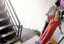 Rajkot me ki maa ki chat se fenk kr hatya.