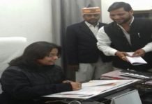 कासगंज की हिंसा के सम्बंध में योगी सेना ने सौपा ज्ञापन, कहा शहीद का मिले दर्जा चंदन को – शिवेंद्र शुक्ला कासगंज की हिंसा के सम्बंध में योगी सेना ने सौपा ज्ञापन