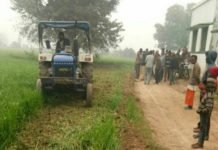 हरदोई जिले में दशको से चले आ रहे चकरोड पर कब्जे पर चला शासन का चाबूक चकरोड पर कब्जे