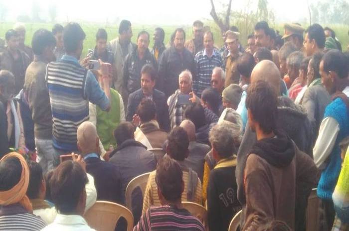 प्रभारी मंत्री पहुचे मृतक के घर
