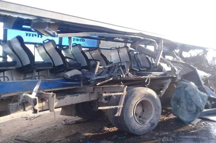 11 dead in road accident