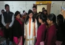 सांसद के निरीक्षण के दौरान कस्तूरबा गांधी आवासीय बालिका विद्यालय कछौना में मिले टूटे बेड एवं गन्दगी देख भड़की सांसद कस्तूरबा गांधी आवासीय बालिका विद्यालय कछौना