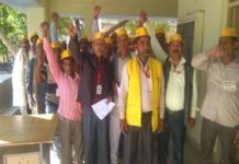 लेखपाल, कानूनगो की भ्रष्ट शैली से अजीज आकर, पब्लिक पावर संगठन के कार्यकर्ताओ ने ग्रामीणो के साथ मिलकर किया धरना प्रदर्शन लेखपाल, कानूनगो की भ्रष्ट शैली
