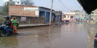 शिवहर जिले में बिन बरसात जलजमाव की समस्या से परेशान हैं नगरवासी