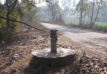सण्डीला में गर्मी की दस्त सरकारी हैण्डपम्प बने ठूंठ जिम्मेदार बेखबर सण्डीला में गर्मी की दस्त सरकारी हैण्डपम्प बने ठूंठ जिम्मेदार बेखबर