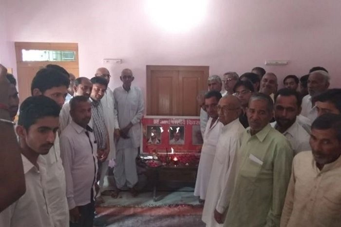 धीरवास बड़ा में युवा-बुजुर्गों ने दी शहिदो को श्रदांजलि