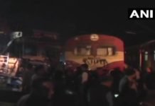 उत्तर प्रदेश में ट्रेन और ट्रक की भिड़ंत से ट्रक ड्राइवर की मौत Train and truck coolision in uttar pradesh
