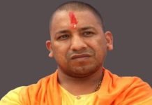 सांसद से मुख्यमंत्री बनने के बाद भी योगी आदित्यनाथ नहीं बचा पा रहे गोरखपुर सीट Yogi Adityanath