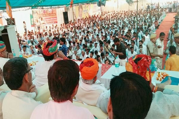 तारानगर में पहुंचे ग्रामीण एवं पंचायती राज मंत्री राजेंद्र सिंह राठौड़