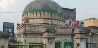 बरसो पुरानी कब्र का किया गया स्थलांतर