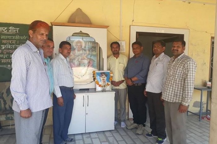 शहीदों के विचारों को आत्मसात करें