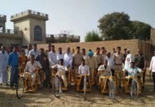 शुक्रवार को राजकीय प्राथमिक विद्यालय में न्यू राजस्थान को सहायक शिक्षण सामग्री वितररित