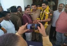 संभ्रांत लोगो ने दी संजय मौर्य को विदाई और नए थानाध्यक्ष अमित सिंह भदौरिया का किया गया स्वागत संजय मौर्य को विदाई