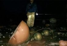 यूपी में तूफान से ताजमहल का पिलर टूटा, 35 लोगों की मौत TajMAhal piler destroy.