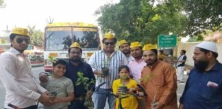 गरीब की रोटी एक पहल संस्था ने किया पौधों का वितरण