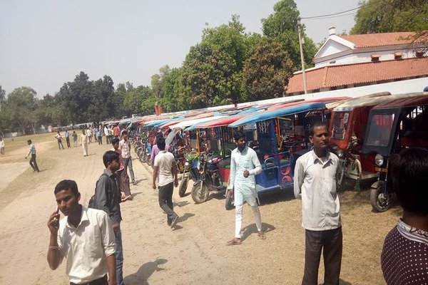 शहर में चल रहे ई रिक्शा पर अब पुलिस की नजर, हुई नम्बरिंग