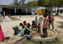 सरकार के लाख प्रयास लेकिन ग्रामीण क्षेत्र के सरकारी स्कूलों की नही बदल रही हालत सरकारी स्कूलों की नही बदल रही हालत