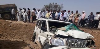 निवाई में ट्रॉली में अवैध बजरी भरकर जा रहे ट्रैक्टर ने मारी स्कार्पियो को टक्कर
