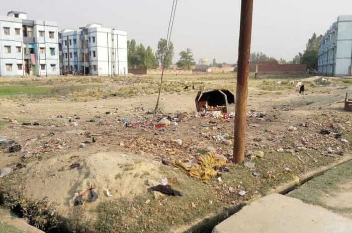 संडीला कस्बा स्थित कांशीराम कालोनी में लगा है गंदगी का अम्बार