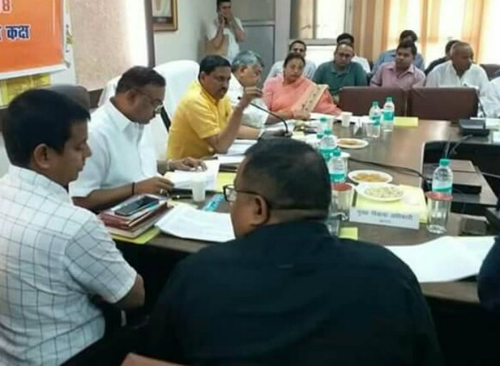 कारोबारियों को नोटिस के मामले में ADA बैकफुट पर