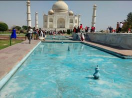 अवैध तरीके से ताजमहल पर वसूली करने वाले का तबादला हुआ