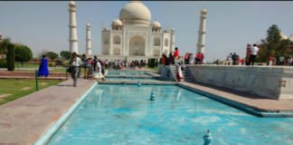 अवैध तरीके से ताजमहल पर वसूली करने वाले का तबादला हुआ