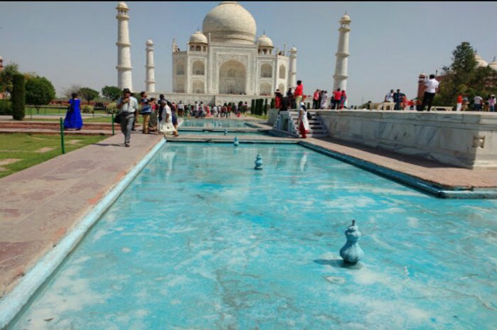 अवैध तरीके से ताजमहल पर वसूली करने वाले का तबादला हुआ