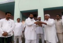 गांव भिरानी में किसान नेता बलवान पूनिया को ग्रामीणों ने आर्थिक सहायता बलवान पूनिया