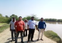 कानपुर देहात की एक सडक इतनी बुरी तरीके से खराब पडी है