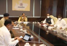 मुख्यमंत्री शिवराज सिंह चौहान ने अपने निजी निवास पर की अग्रिम कार्यक्रमों की समीक्षा बैठक CM shivraj singh chouhan