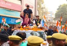 Priyanka-Gandhi-Vadra-holds-roadshow.