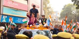 Priyanka-Gandhi-Vadra-holds-roadshow.
