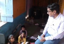 रतलाम कलेक्टर का ग्रामीण स्कूलों में दौरा ratlam-collector