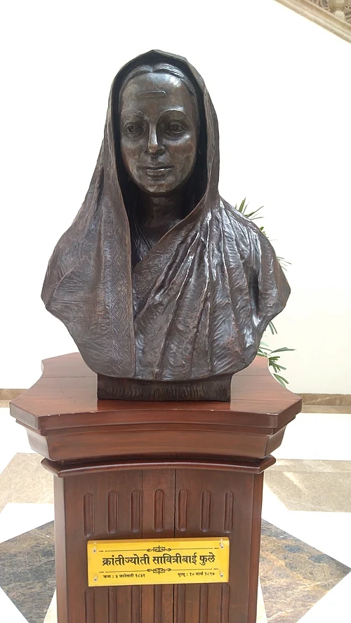 Savitribai_Phule_statue,_Maharashtra_sadan,_New_Delhi.jpg savitri bai phule
